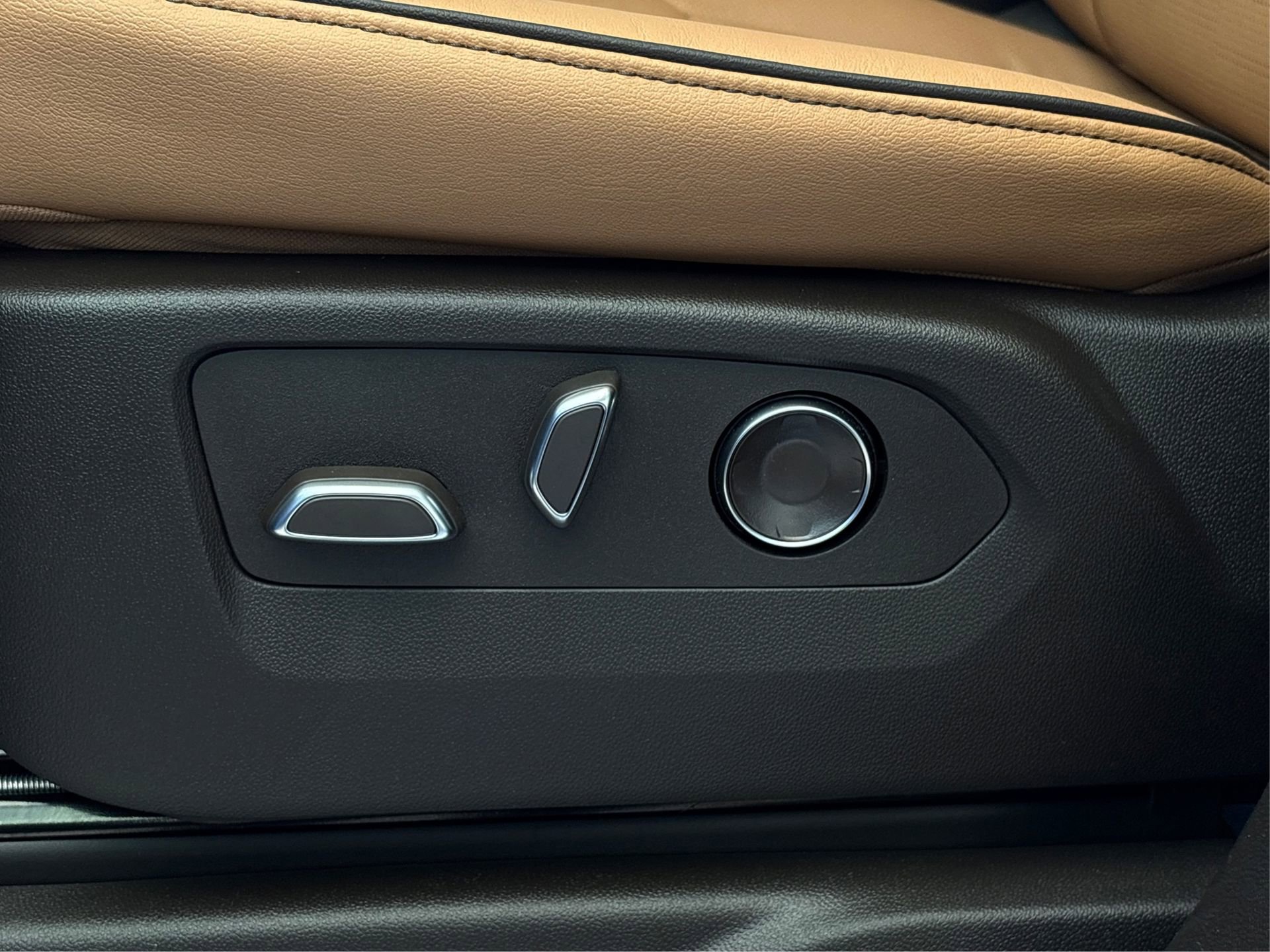 New 2026 Cadillac Escalade ESV Luxury image 32