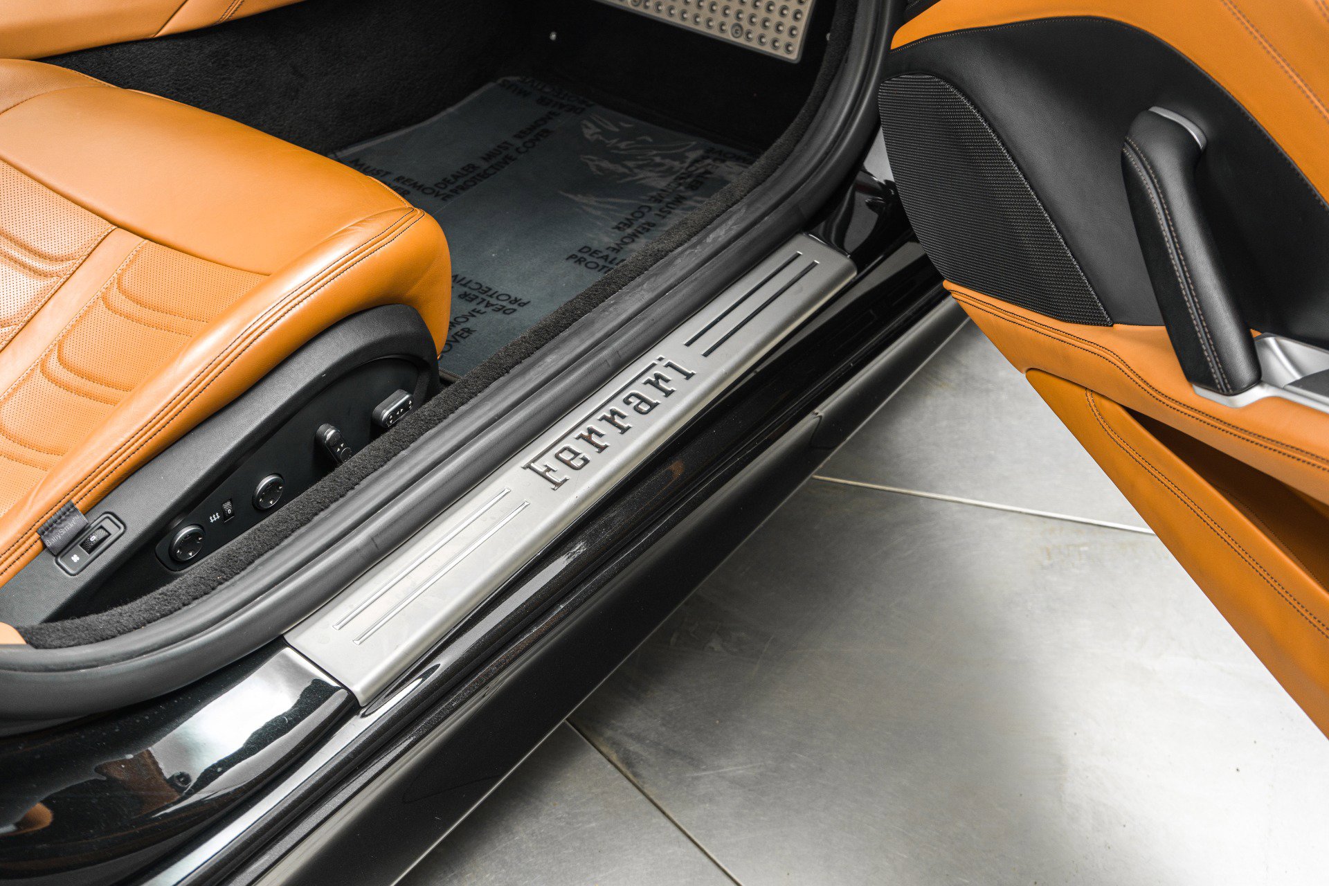 Used 2015 Ferrari California T image 31