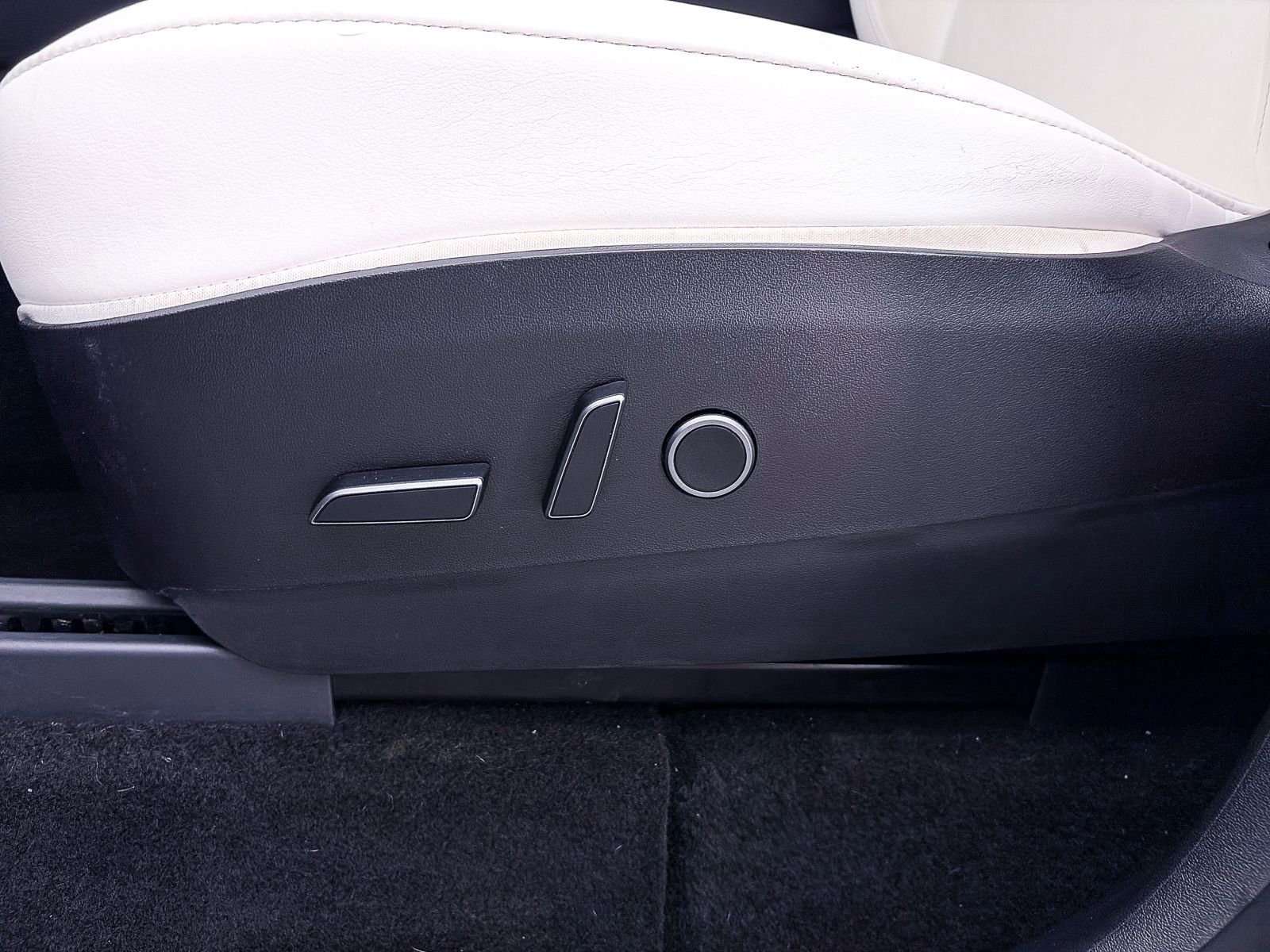 Used 2022 Tesla Model Y Performance AWD/4WD image 19