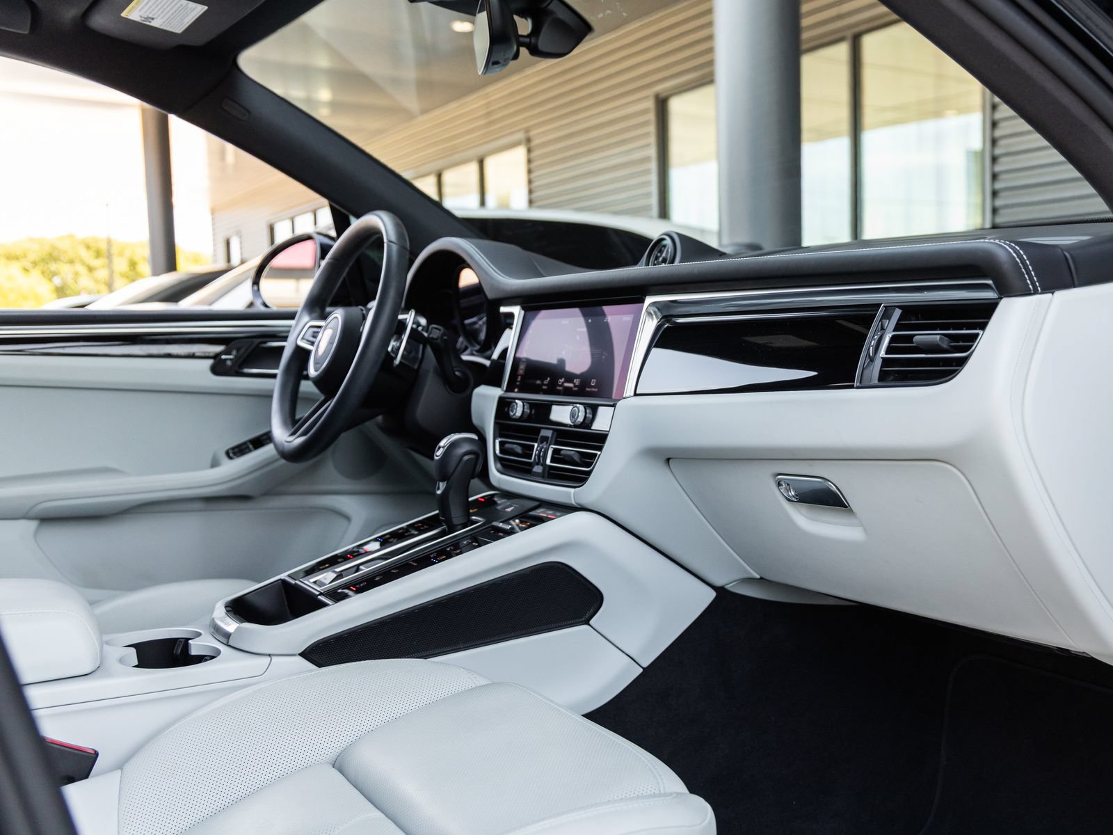 Certified 2024 Porsche Macan S AWD/4WD image 45
