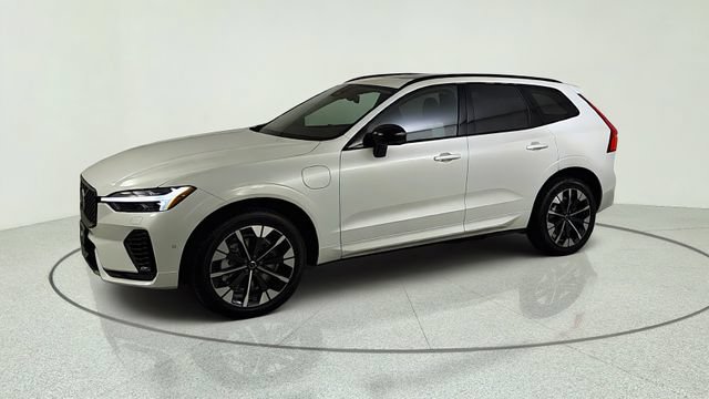 New 2026 Volvo XC60 T8 Plus w/ Climate Package PRO AWD/4WD image 3