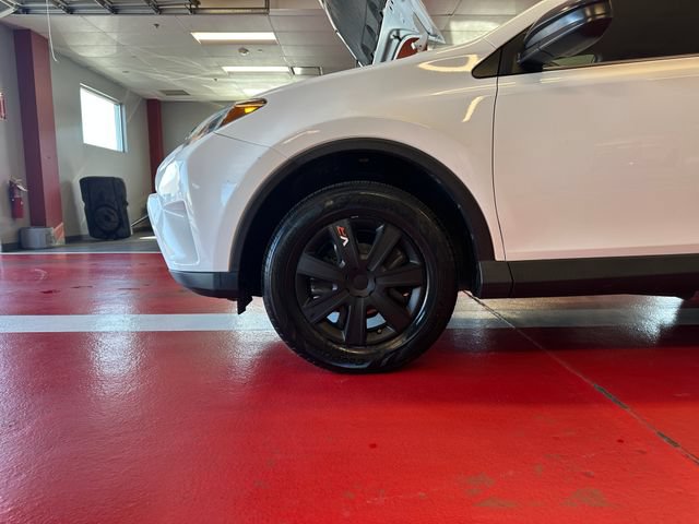 Used 2018 Toyota RAV4 LE w/ Carpet Mat Package FWD image 28