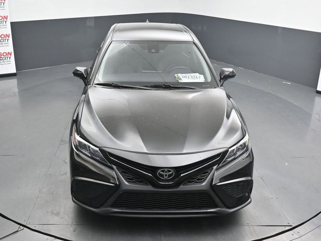 Used 2022 Toyota Camry SE image 11