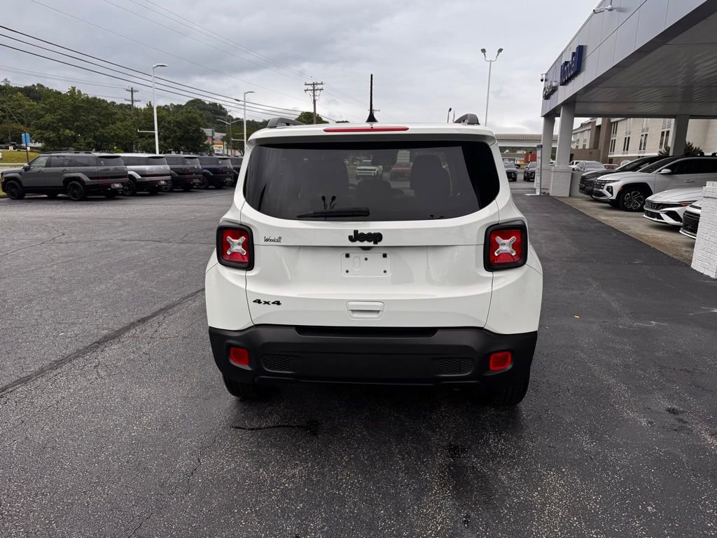 Used 2023 Jeep Renegade Latitude AWD/4WD image 8