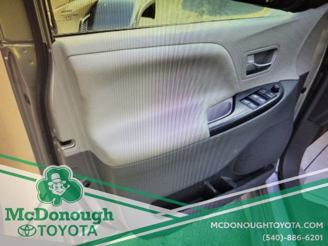 Used 2018 Toyota Sienna LE image 13