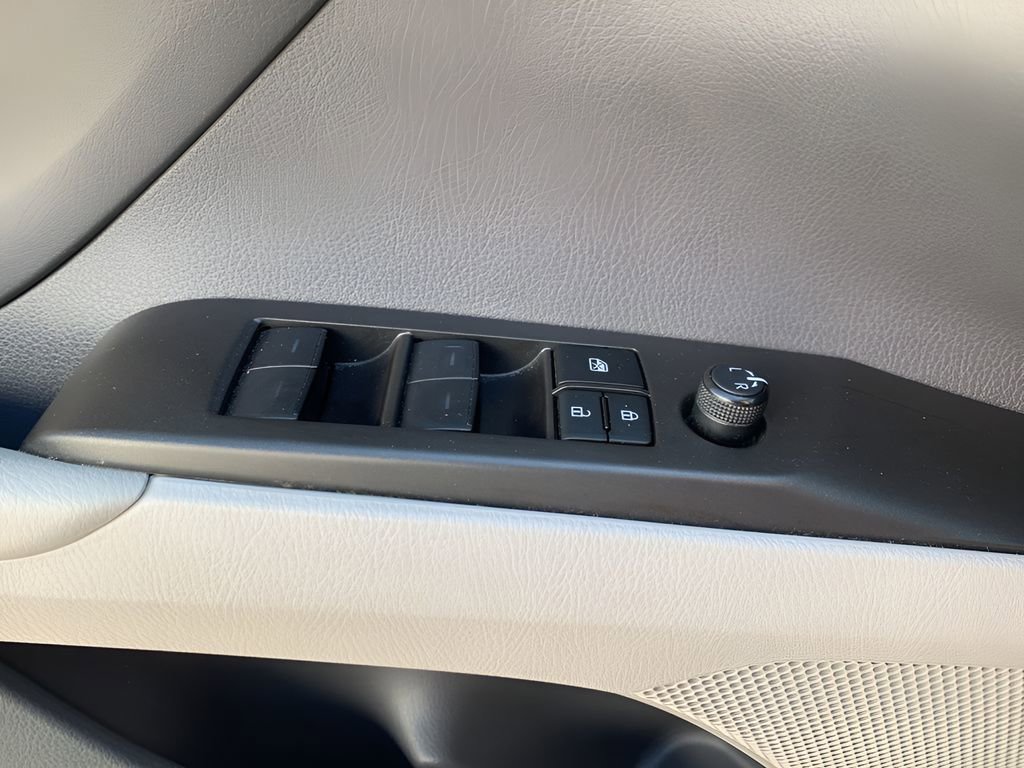 Used 2024 Toyota Camry SE image 12