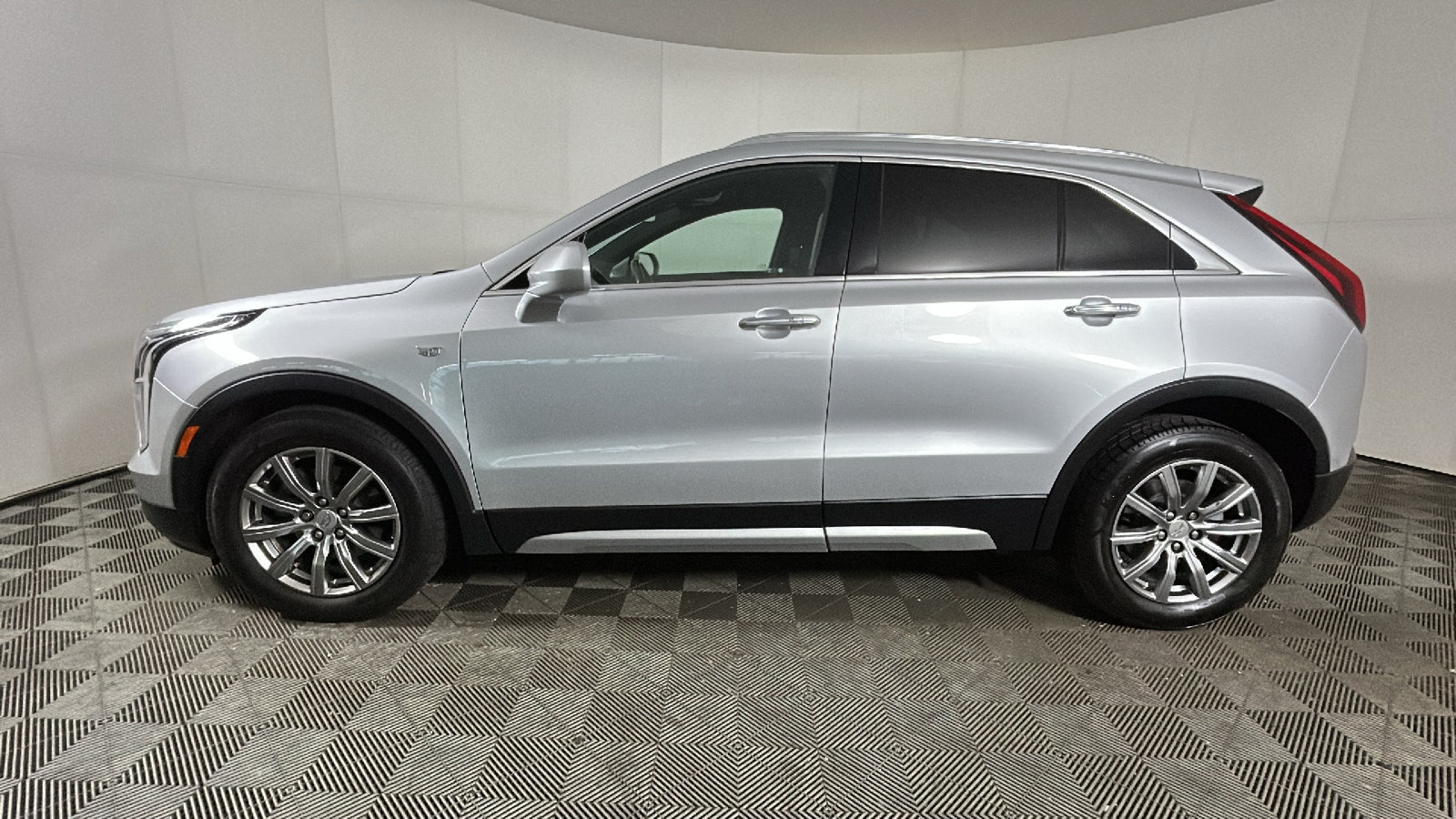Used 2019 Cadillac XT4 Premium Luxury w/ Cold Weather Package AWD/4WD image 7