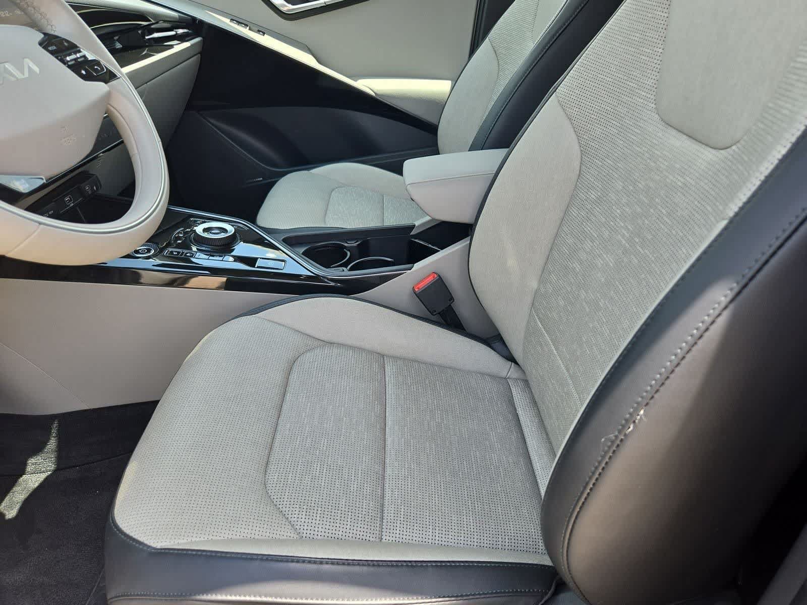 Certified 2023 Kia Niro Wave w/ Wave Preserve Package FWD image 13