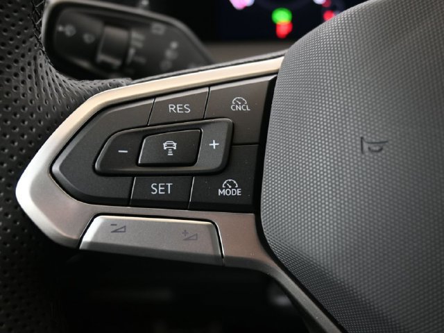 Used 2026 Volkswagen Tiguan SE R-Line AWD/4WD image 26