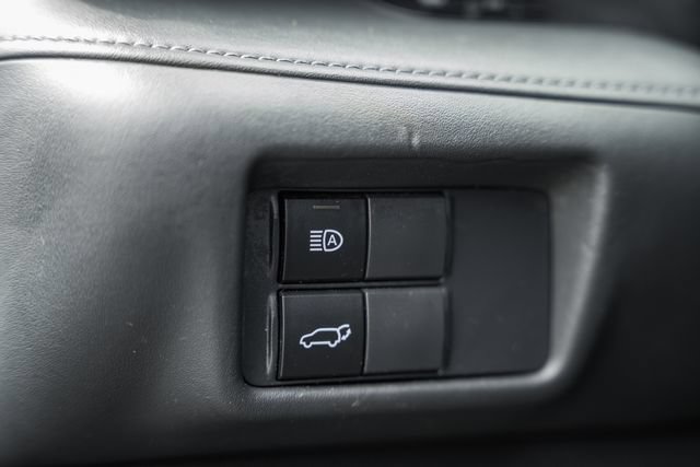 Used 2020 Toyota Highlander XLE AWD/4WD image 39