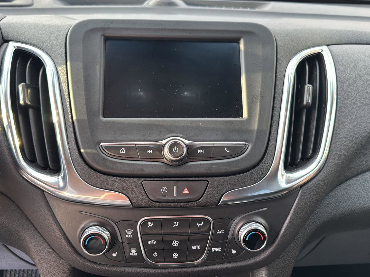 Used 2024 Chevrolet Equinox LT image 17