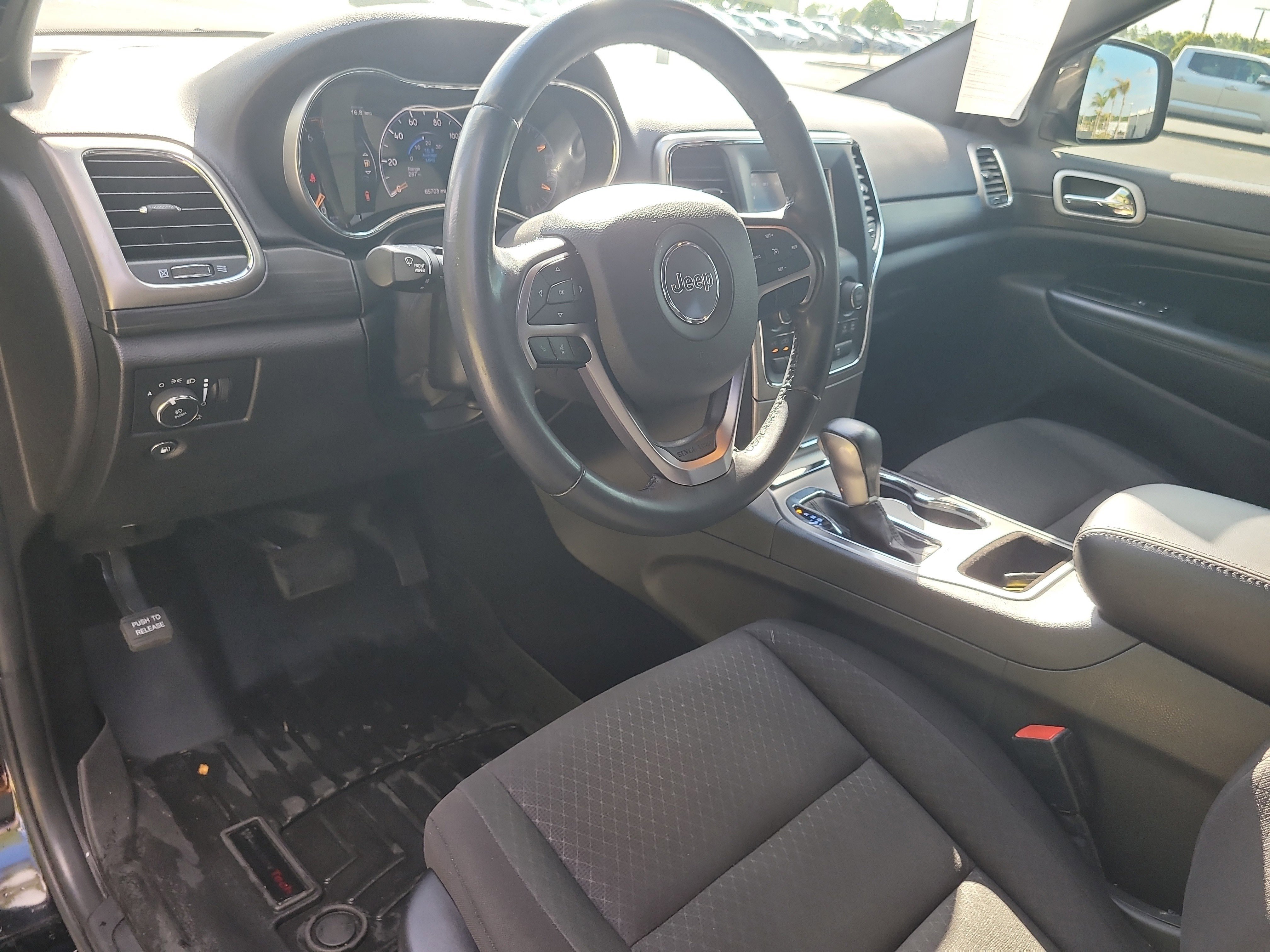 Used 2021 Jeep Grand Cherokee Laredo image 18