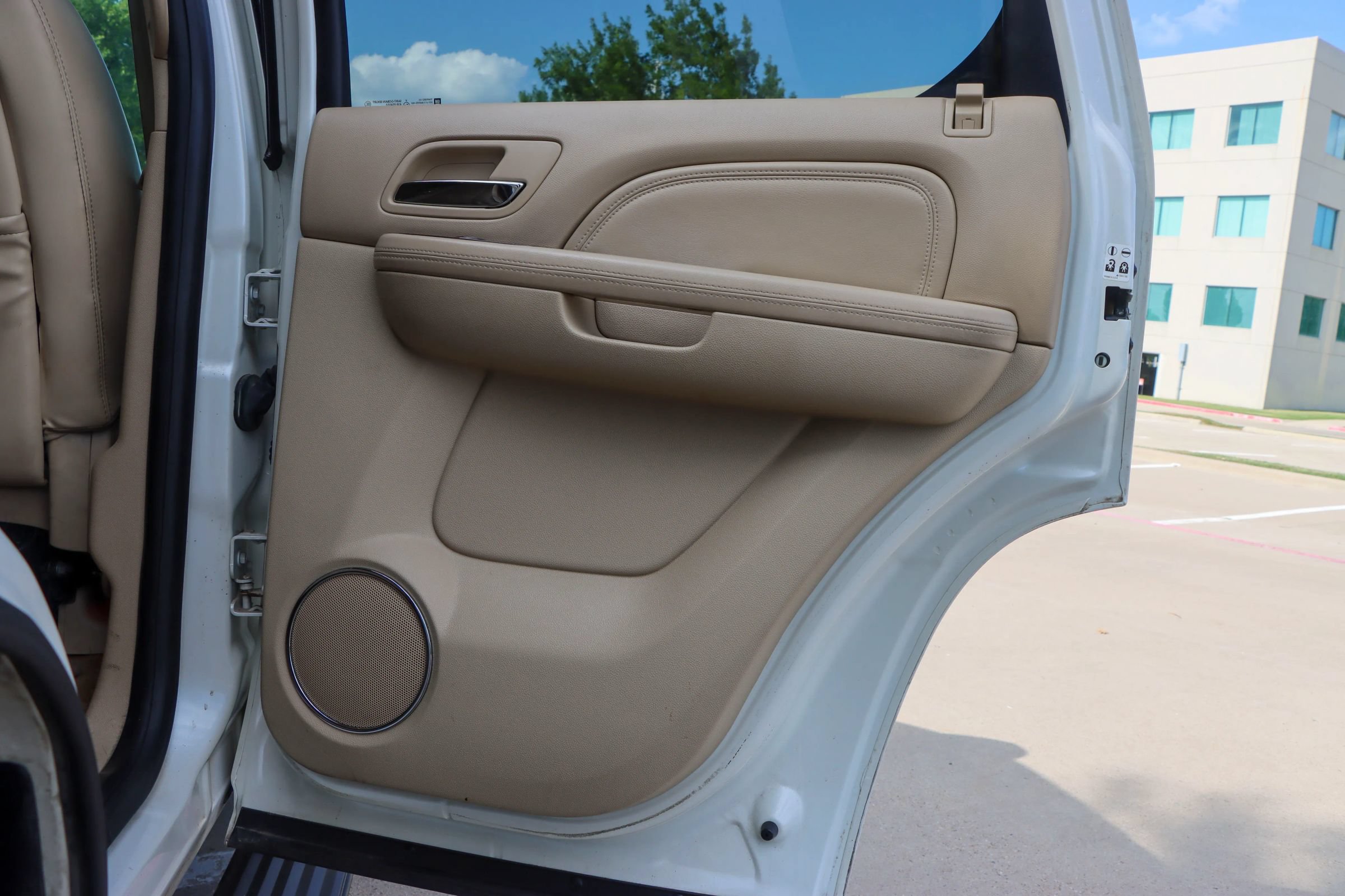 Used 2014 Cadillac Escalade Premium RWD image 11
