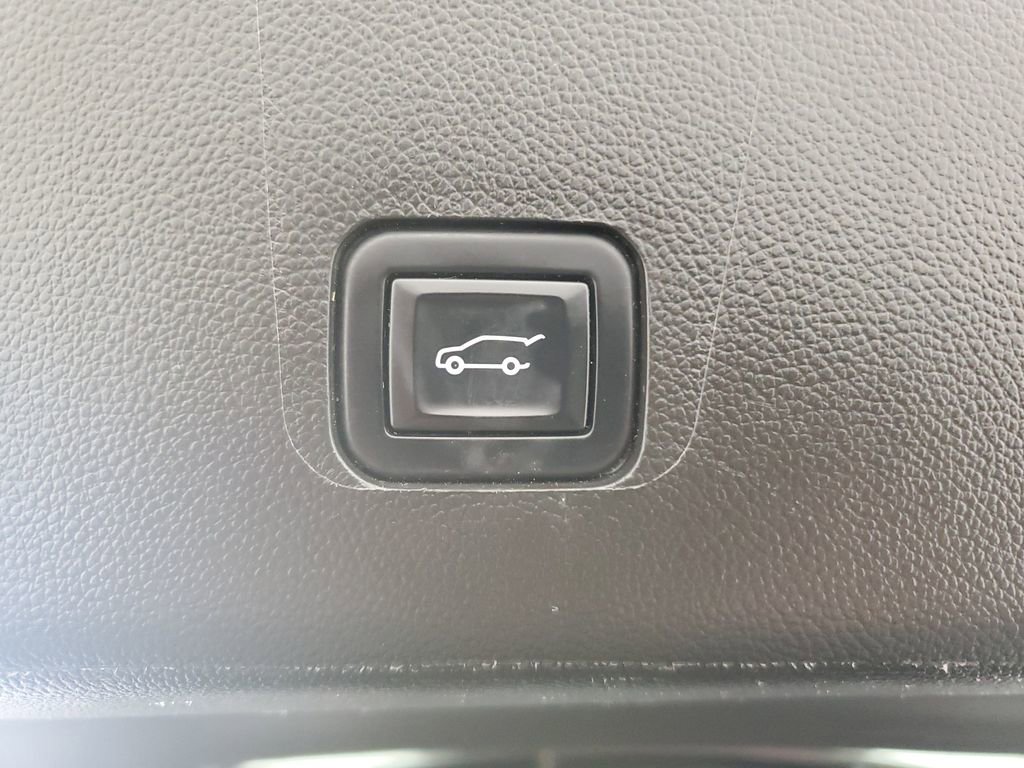 Used 2023 Chevrolet Traverse Premier w/ Redline Edition image 35