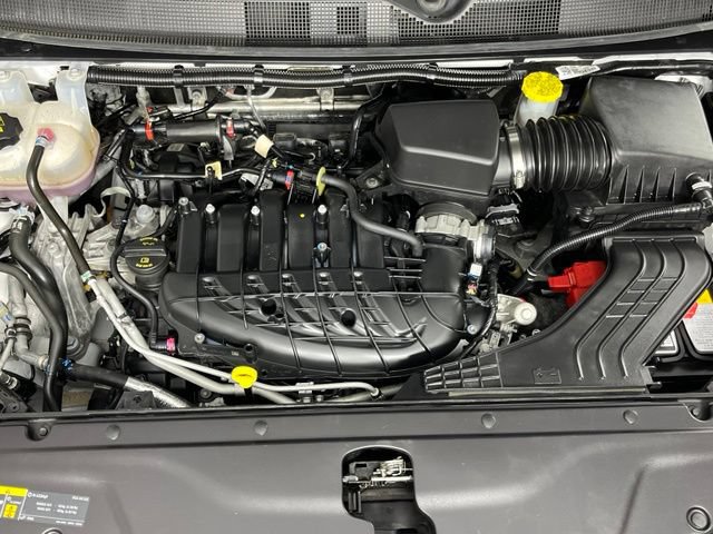 Used 2024 Chrysler Pacifica Touring-L FWD image 8