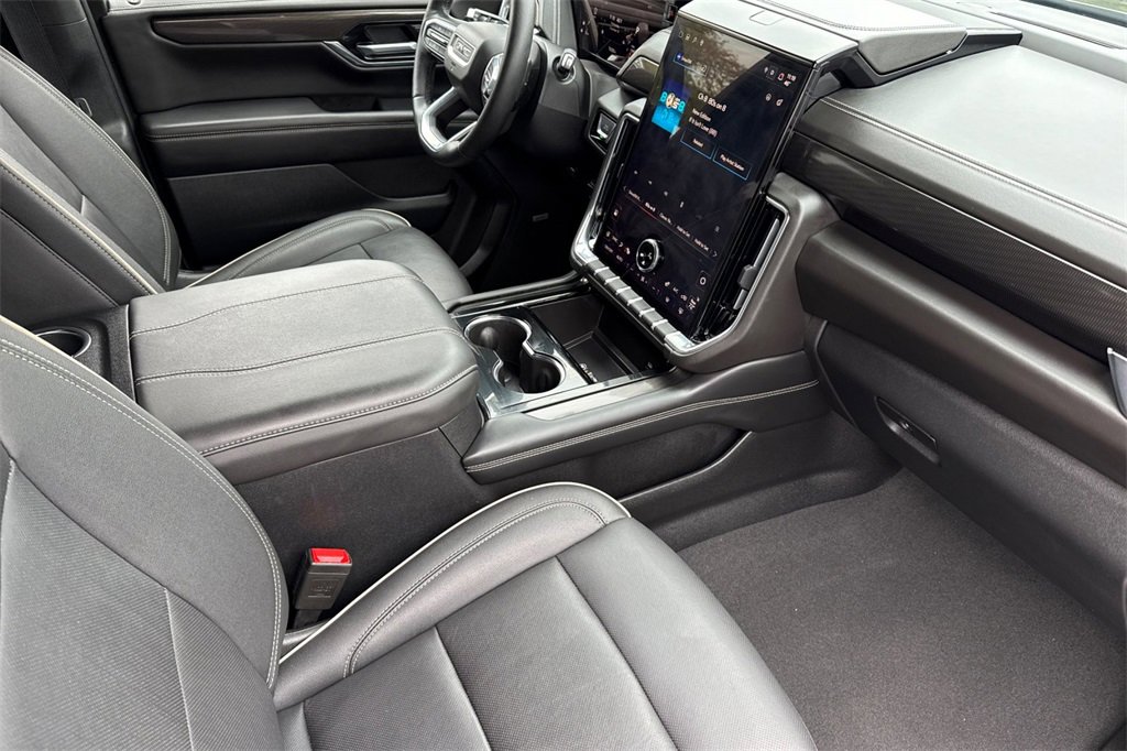 Used 2025 GMC Yukon Elevation image 23