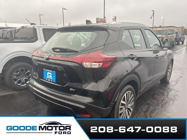 Used 2022 Nissan Kicks SV image 3