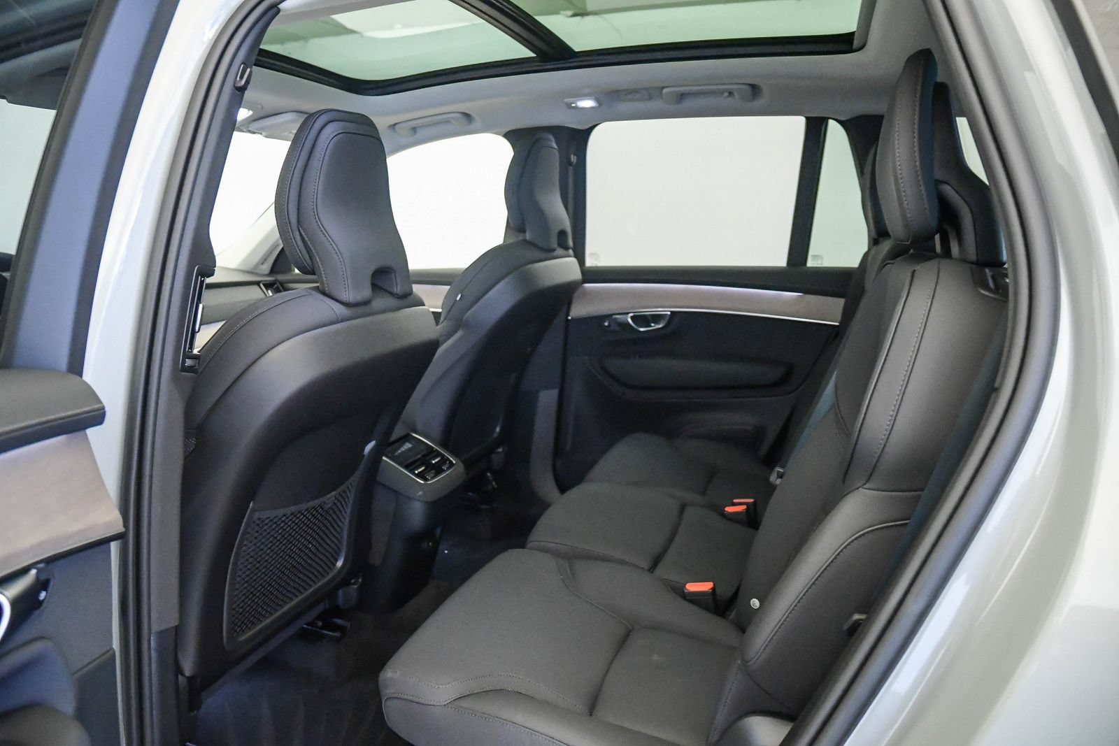 Certified 2026 Volvo XC90 B6 Plus AWD/4WD image 18