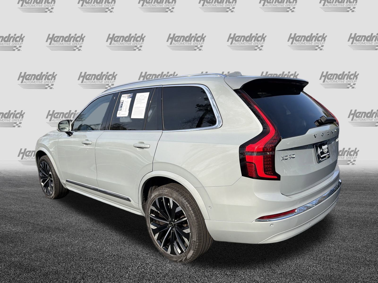 Certified 2025 Volvo XC90 B6 Plus image 8