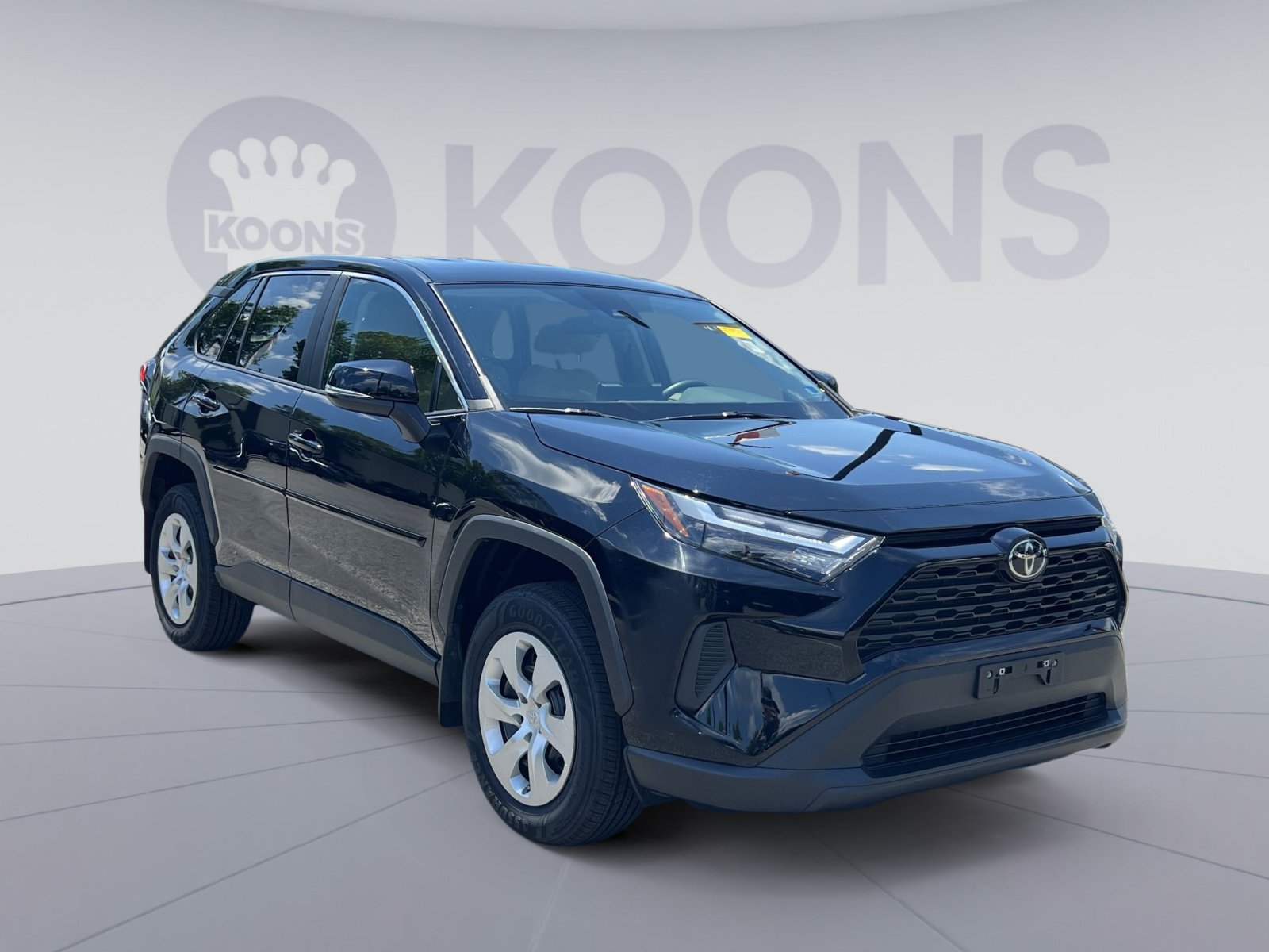 Used 2023 Toyota RAV4 LE AWD/4WD image 10