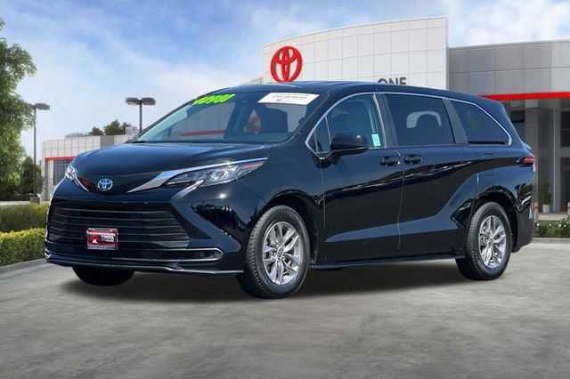 Certified 2024 Toyota Sienna LE AWD/4WD image 10