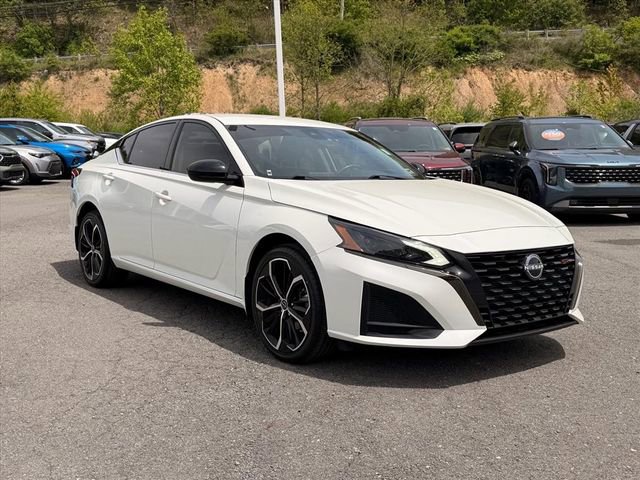 Used 2023 Nissan Altima 2.5 SR AWD/4WD image 16