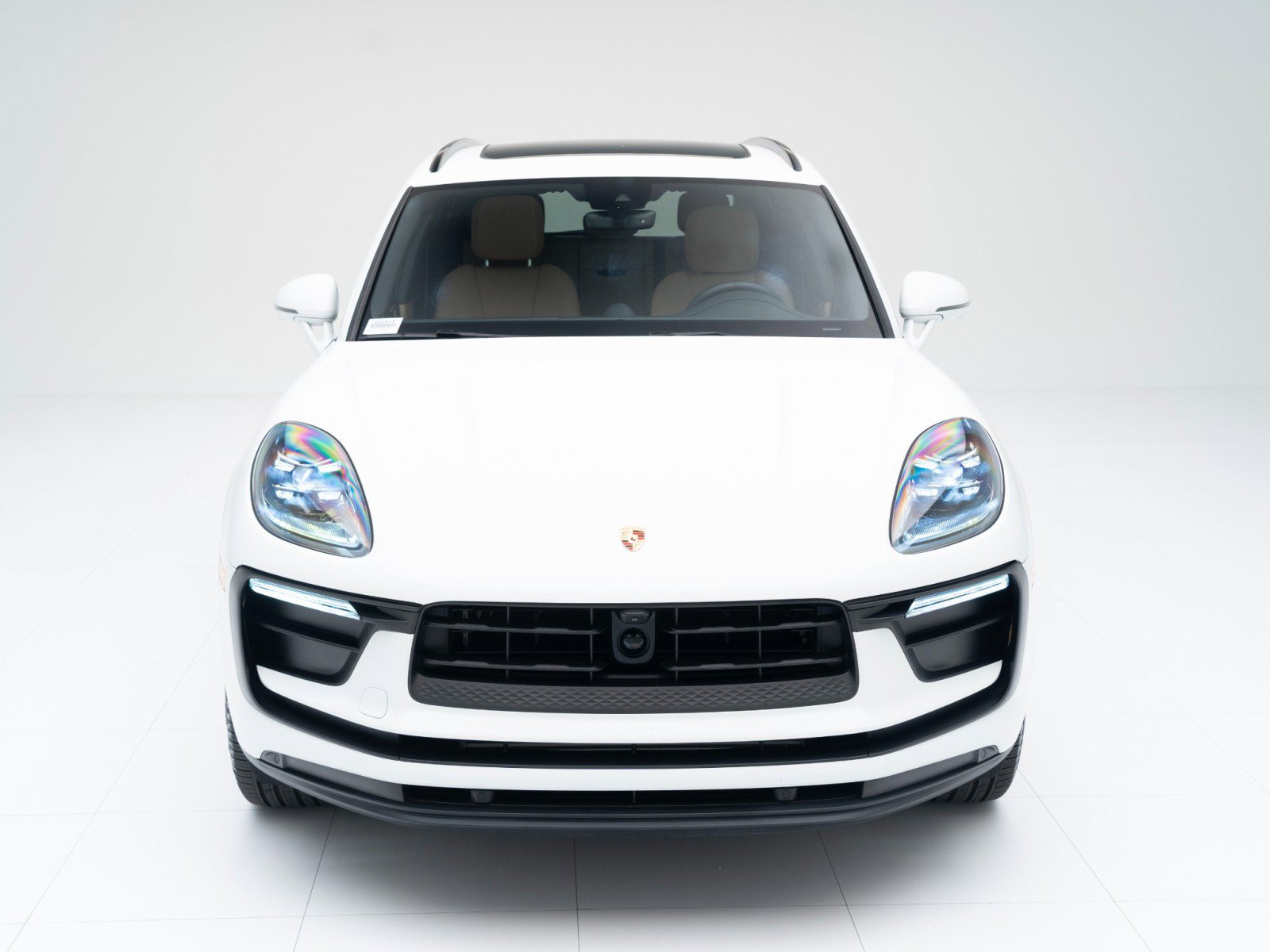 Certified 2025 Porsche Macan image 6