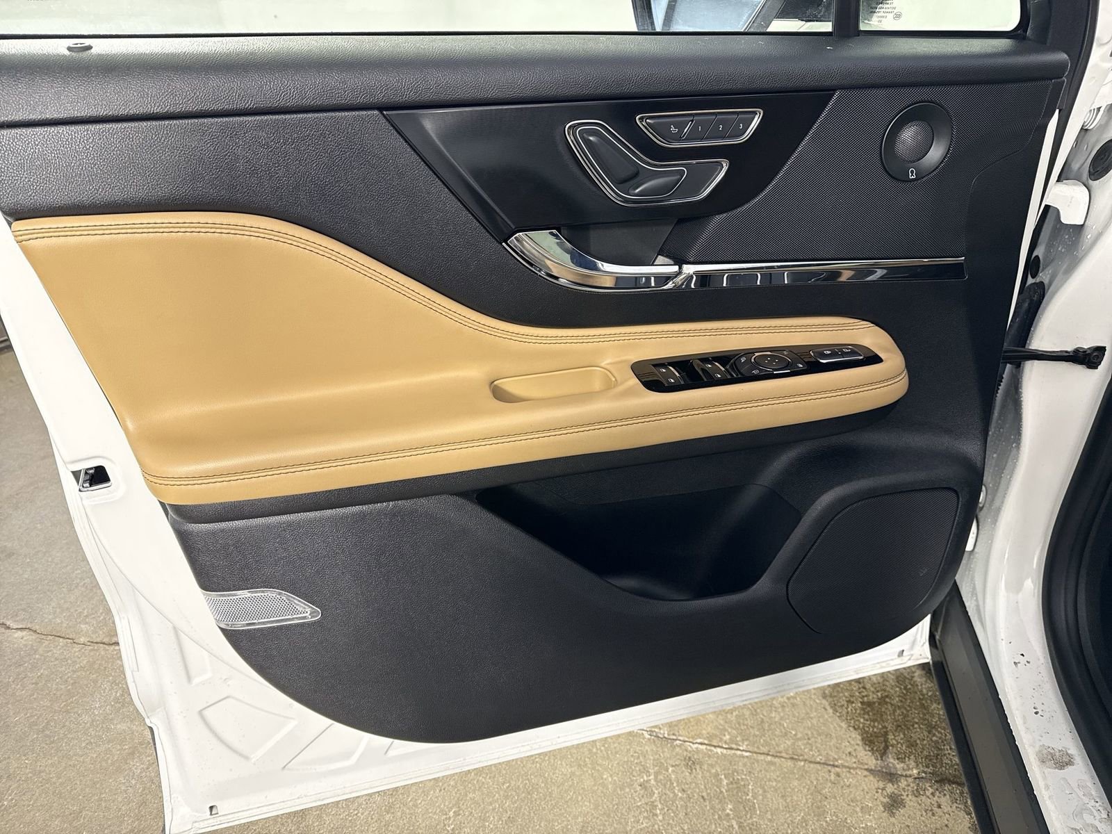 Used 2021 Lincoln Corsair Reserve w/ Equipment Group 201A image 20