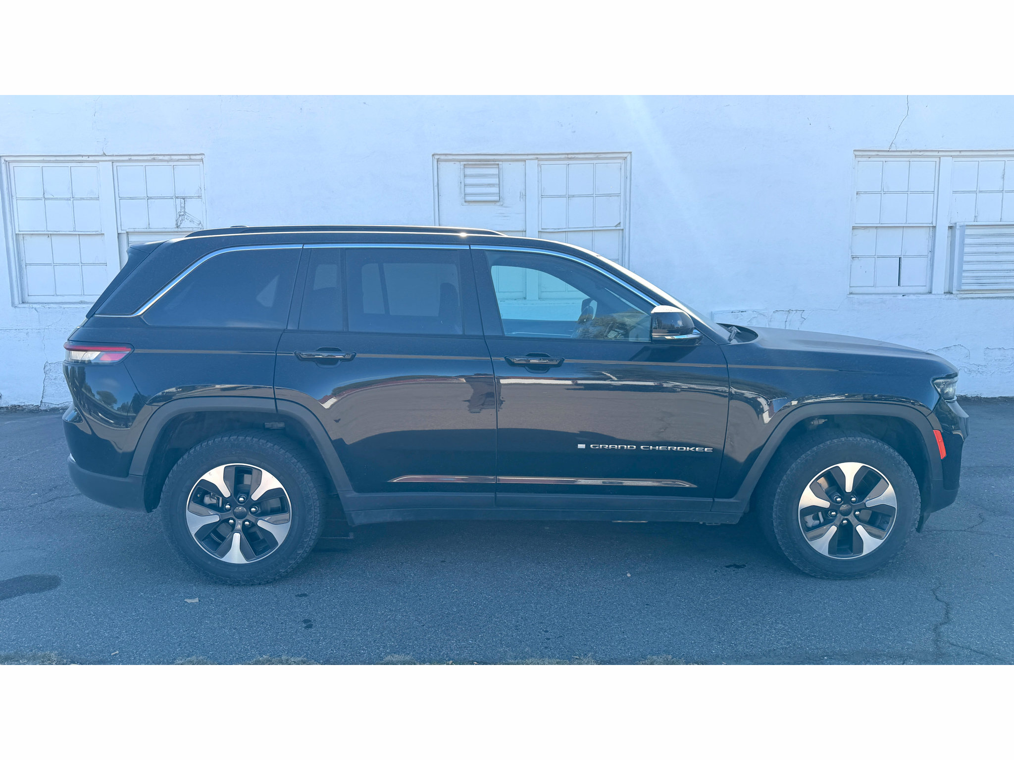 Used 2024 Jeep Grand Cherokee Limited 4xe AWD/4WD image 8