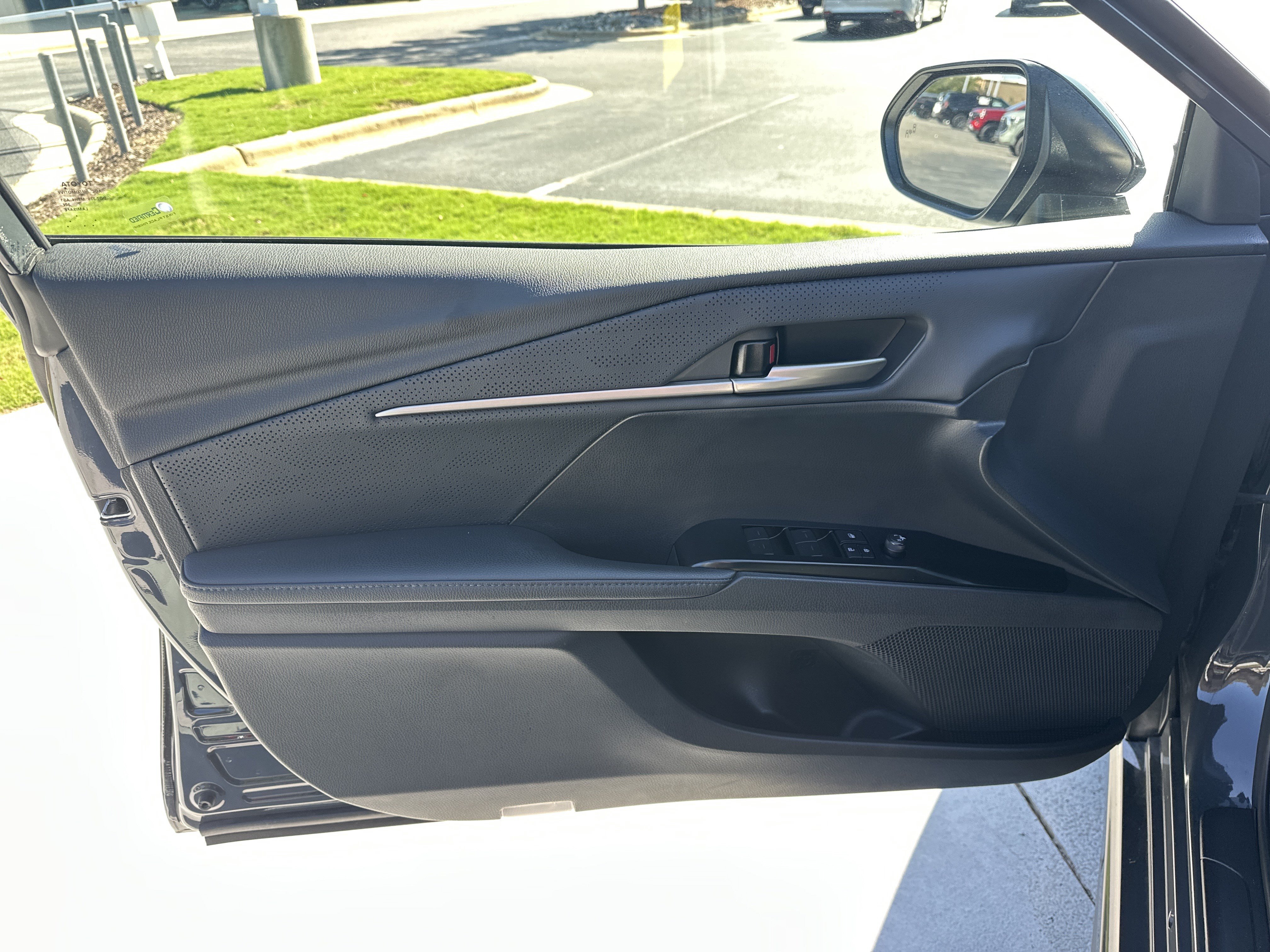 Used 2025 Toyota Camry XSE FWD image 14
