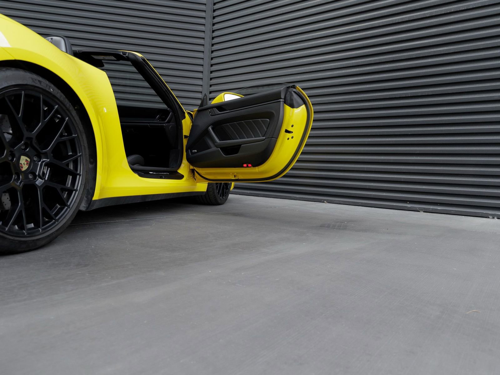 Used 2023 Porsche 911 Carrera 4 GTS AWD/4WD image 32