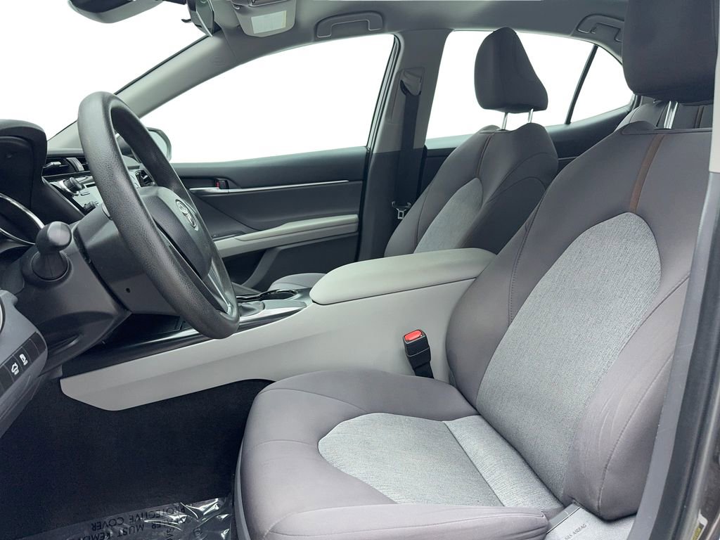 Used 2020 Toyota Camry LE image 33
