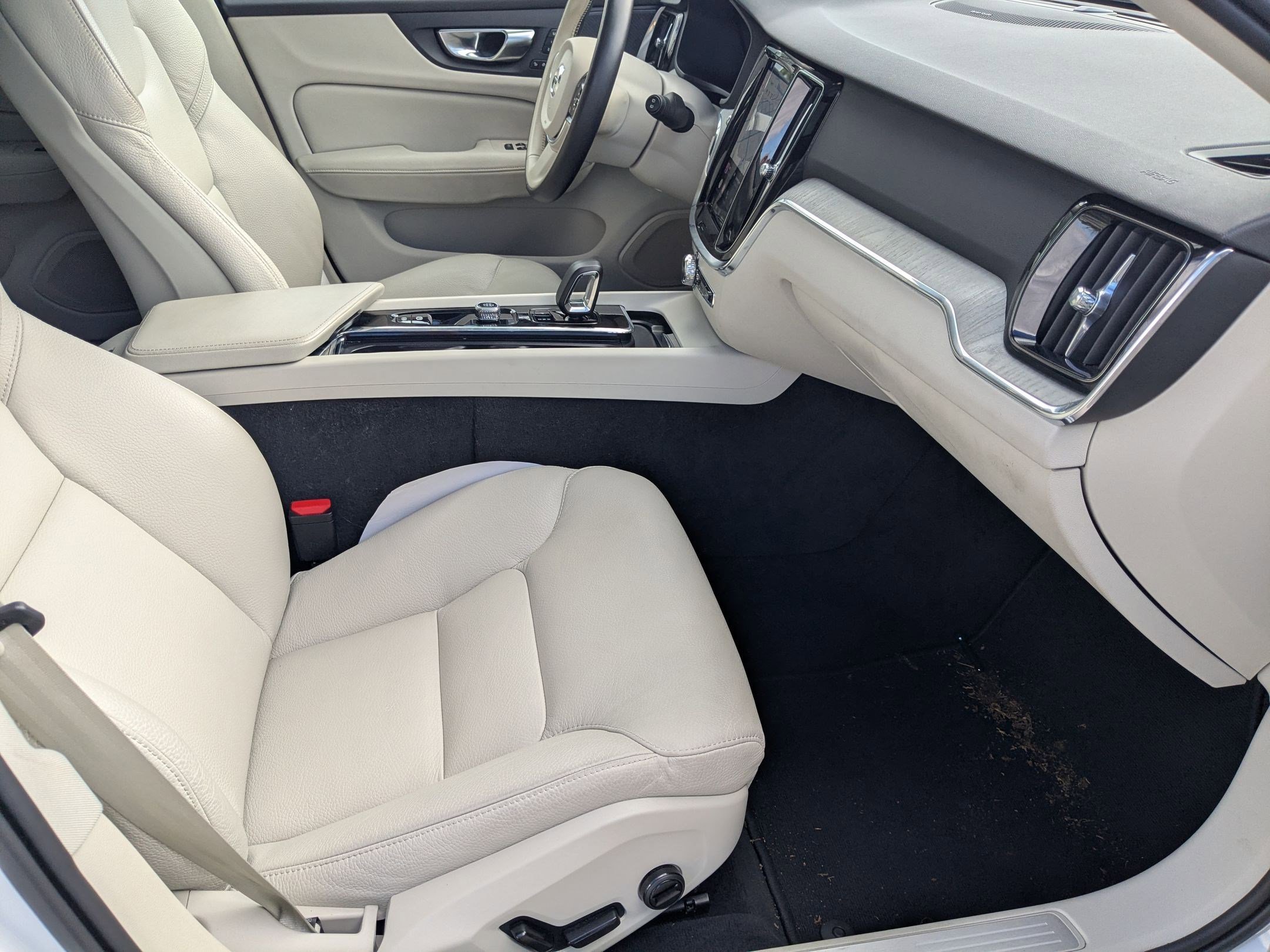 Used 2025 Volvo V60 B5 Cross Country Plus image 32