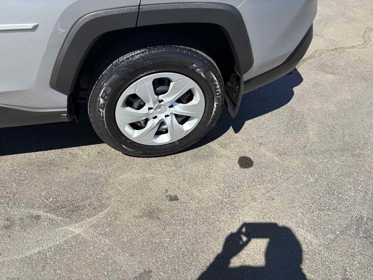 Used 2019 Toyota RAV4 LE AWD/4WD image 33