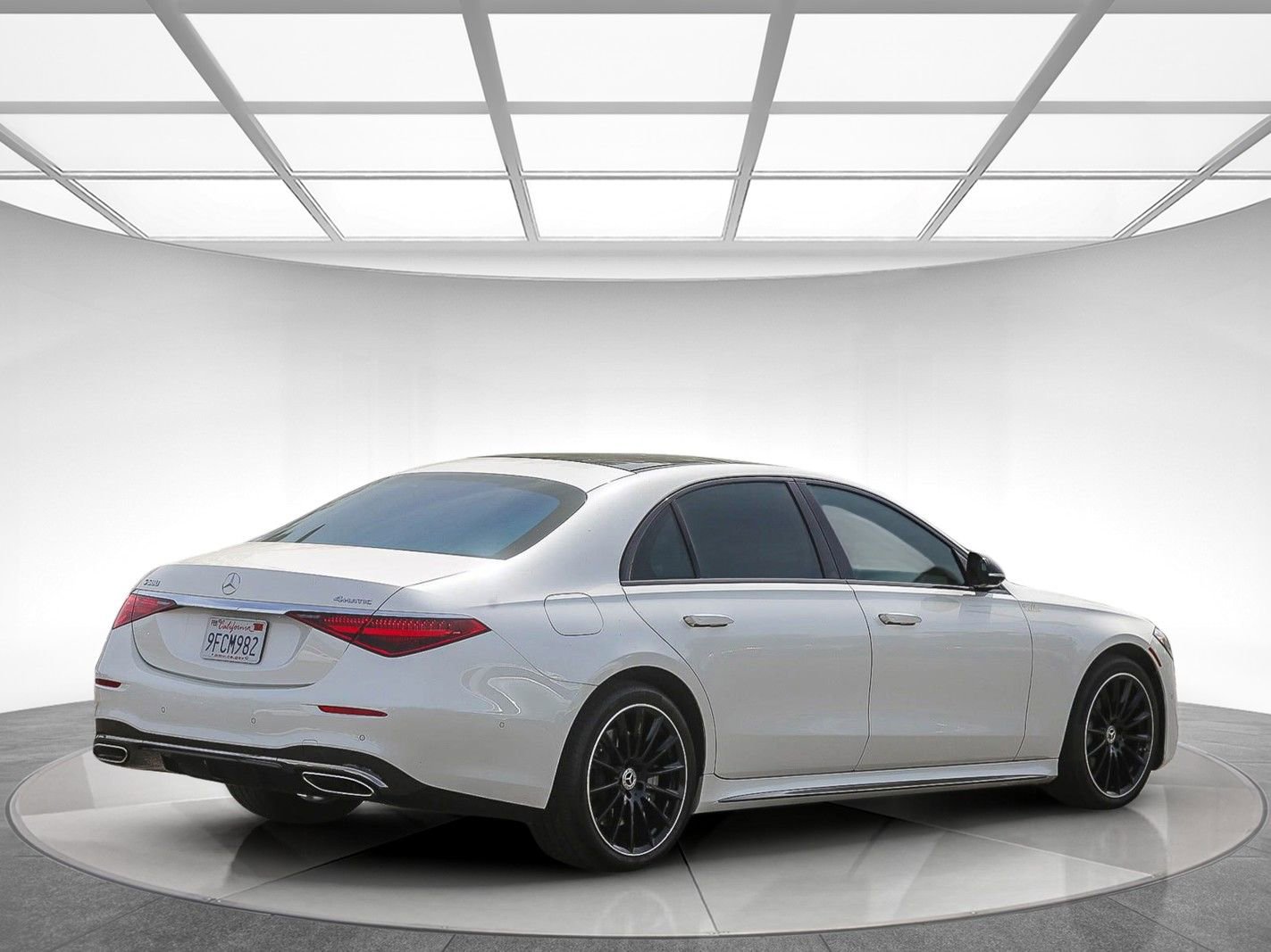 Used 2023 Mercedes-Benz S 580 4MATIC Sedan image 3