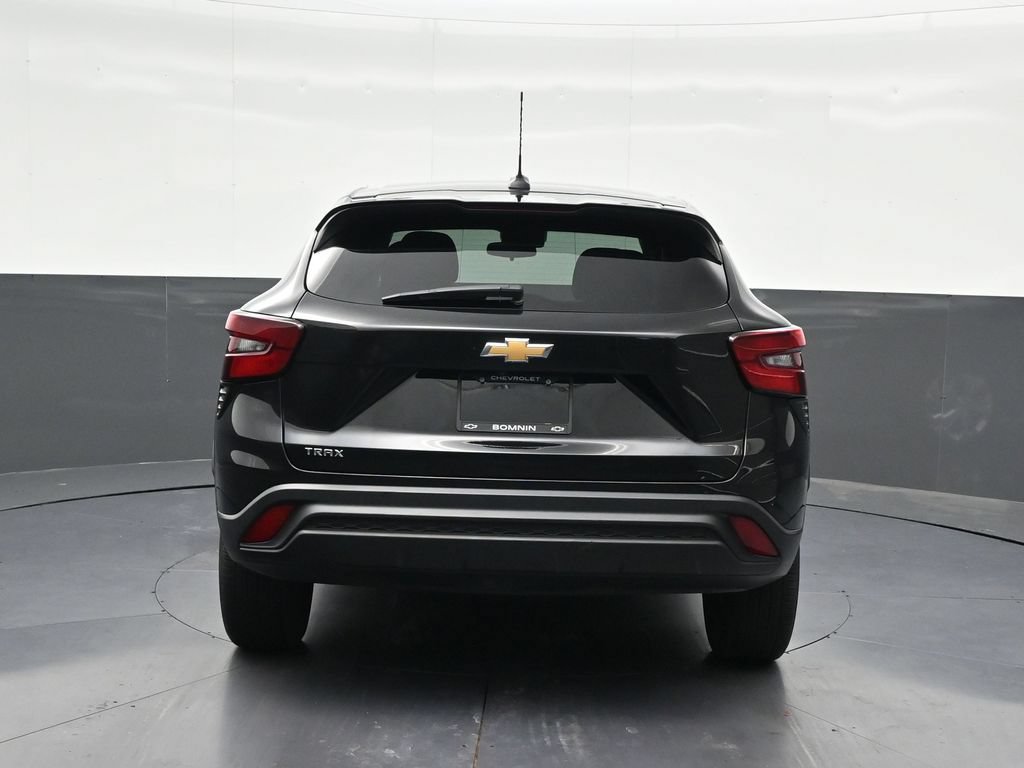 Used 2024 Chevrolet Trax LS FWD image 4