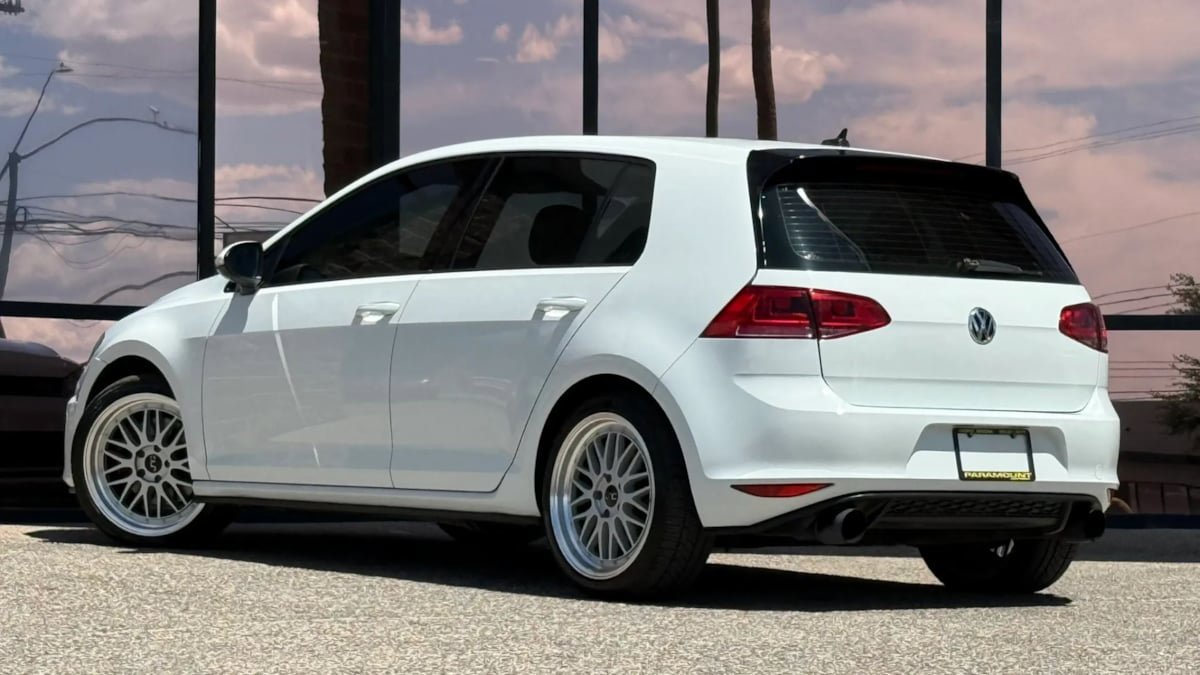 Used 2016 Volkswagen GTI SE w/ Lighting Package (SEL) FWD image 7