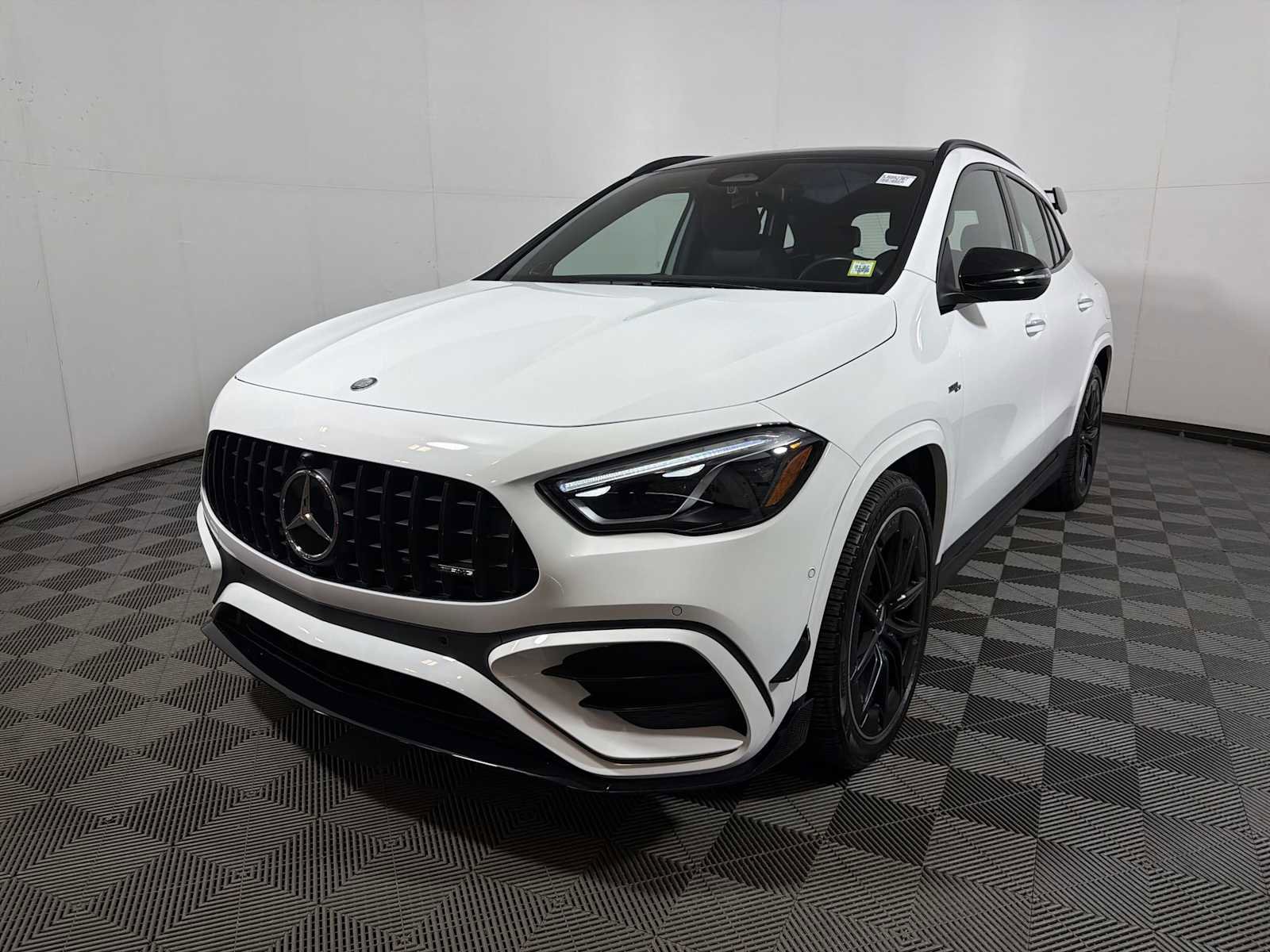 Used 2025 Mercedes-Benz GLA 35 AMG 4MATIC image 3