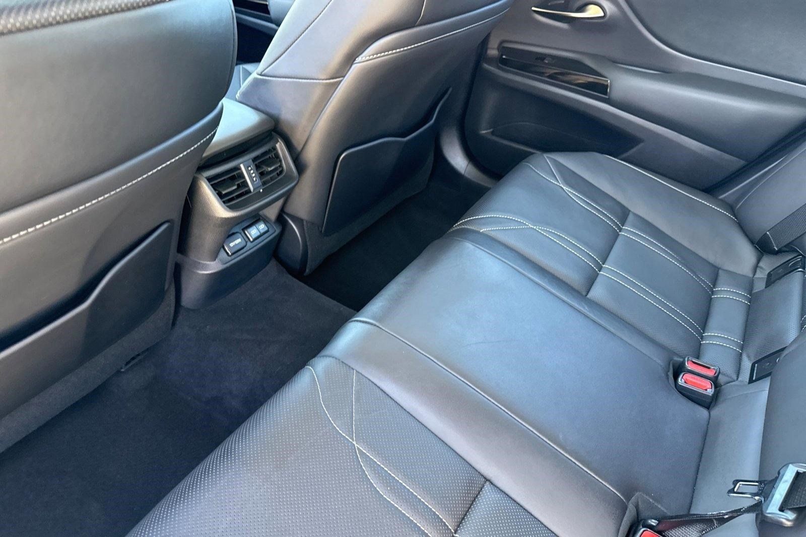 Used 2025 Lexus ES 300h w/ Luxury Package image 26