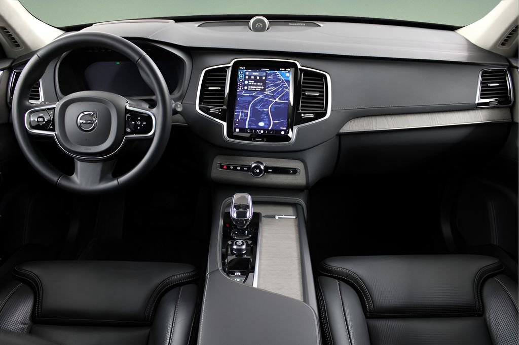 Used 2023 Volvo XC90 B6 Ultimate w/ Lounge Package image 11