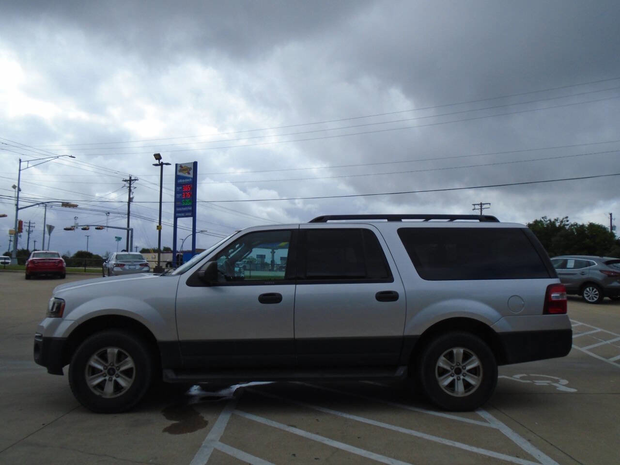 Used 2017 Ford Expedition EL XL w/ Equipment Group 101A RWD image 4