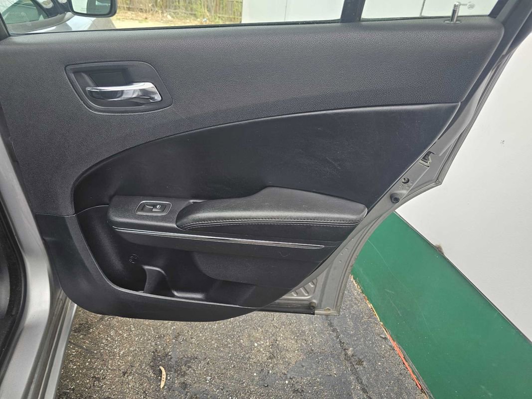 Used 2013 Dodge Charger SXT image 33