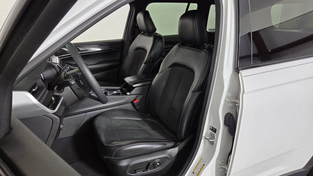 Used 2023 Jeep Grand Cherokee Altitude image 16