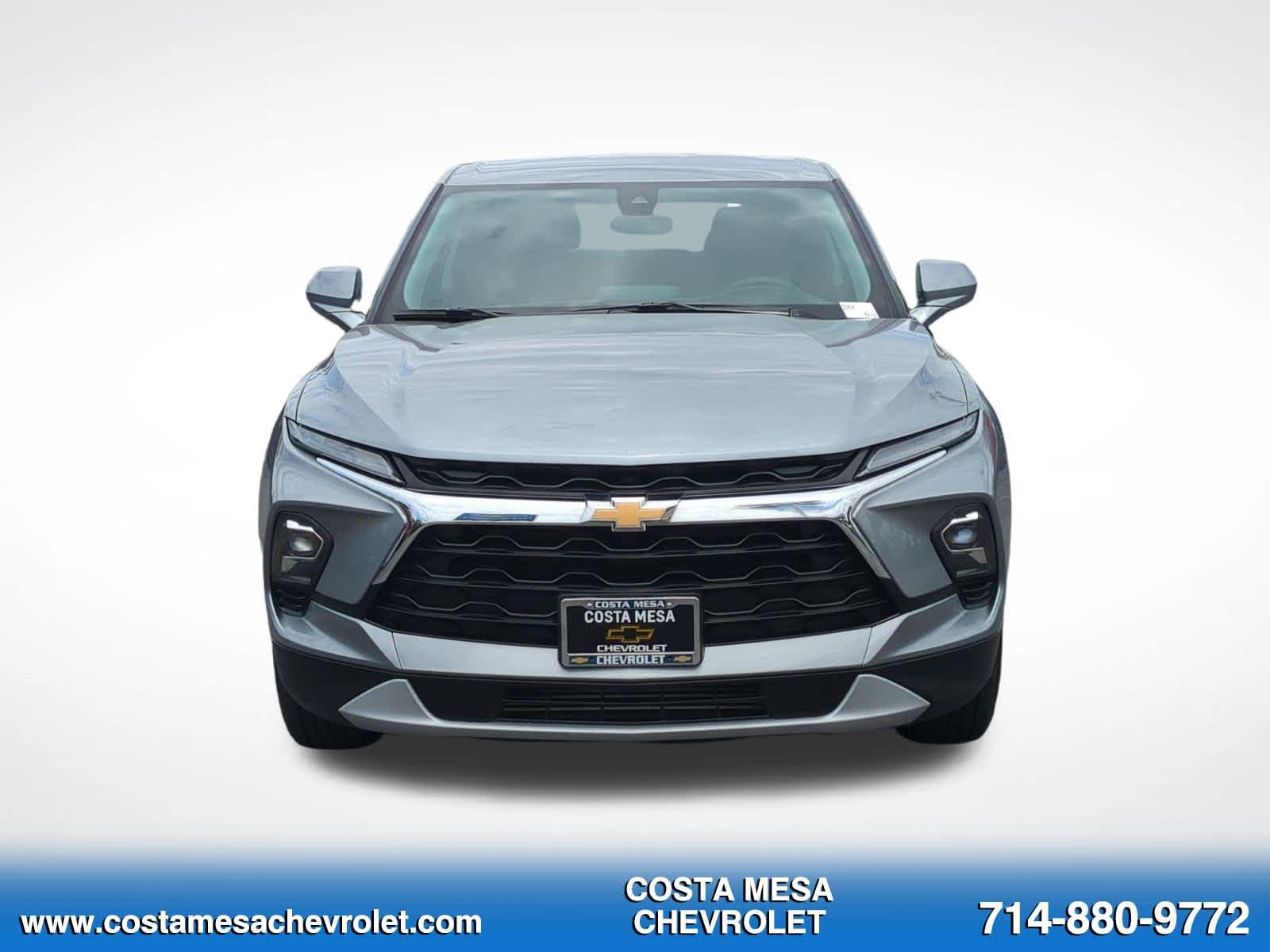 Used 2025 Chevrolet Blazer LT FWD image 2