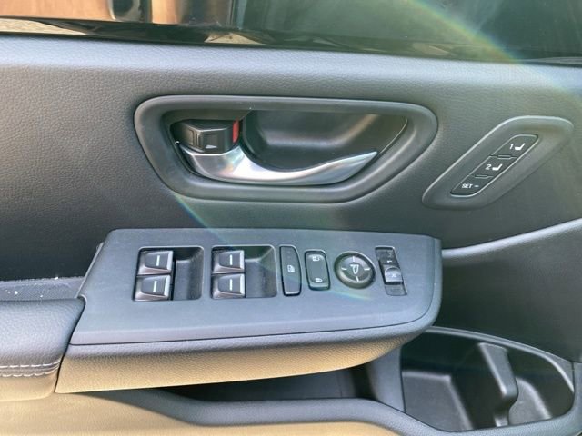 Used 2024 Honda Pilot Touring image 16