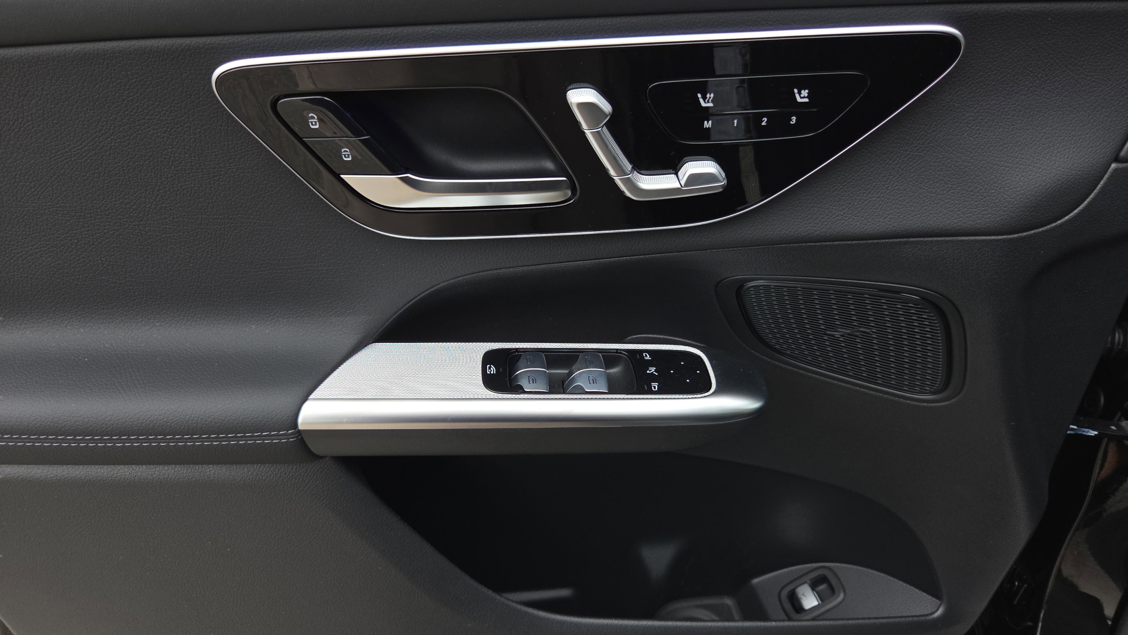 New 2026 Mercedes-Benz GLC 300 image 23