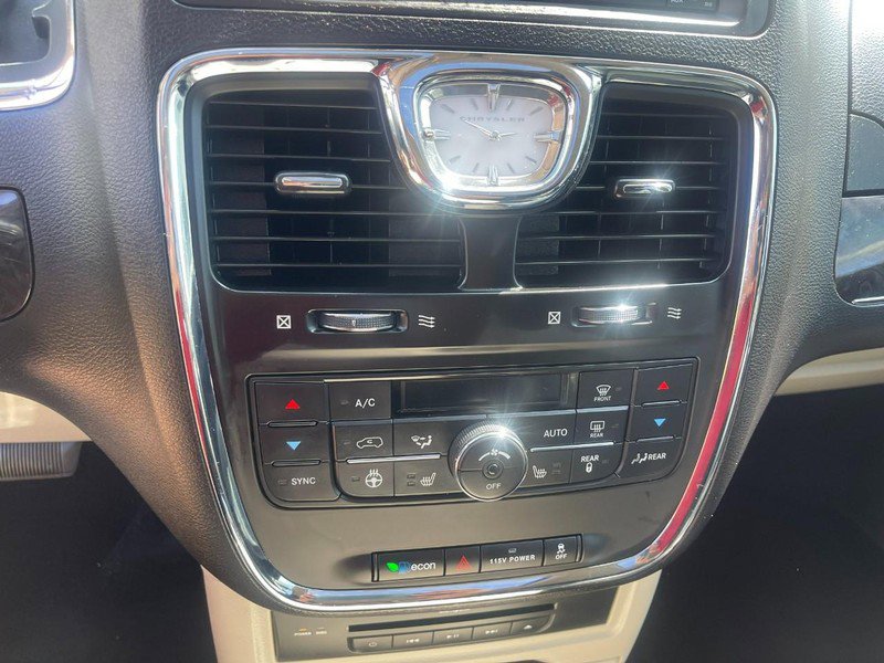 Used 2016 Chrysler Town & Country Touring-L image 29