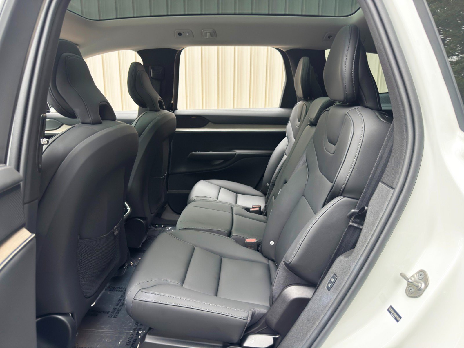 Used 2025 Volvo EX90 Ultra AWD/4WD image 39