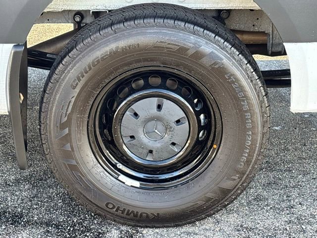 Used 2025 Mercedes-Benz Sprinter 2500 image 28