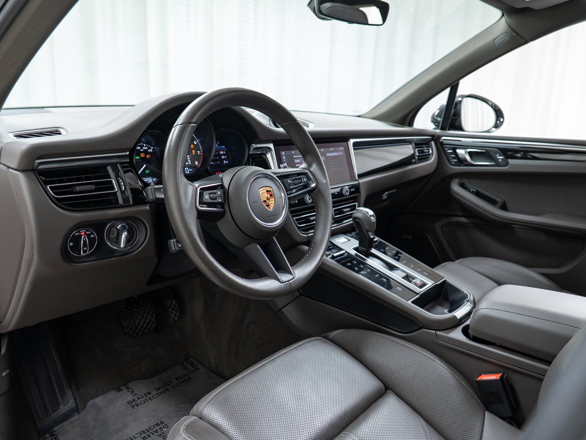Certified 2022 Porsche Macan S AWD/4WD image 4